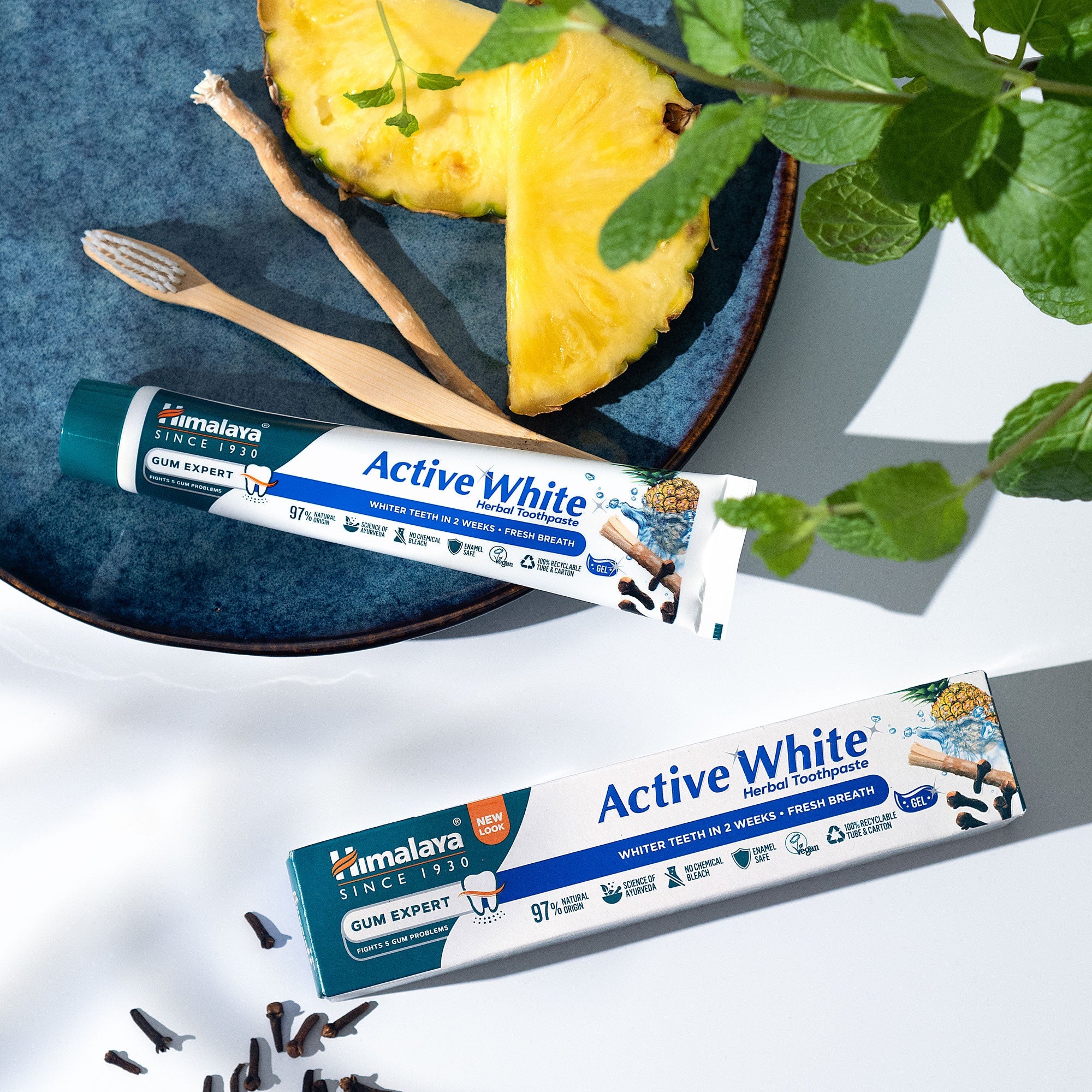 Himalaya Gum Expert Herbal Toothpaste - Active White Fresh Gel - 75 ml