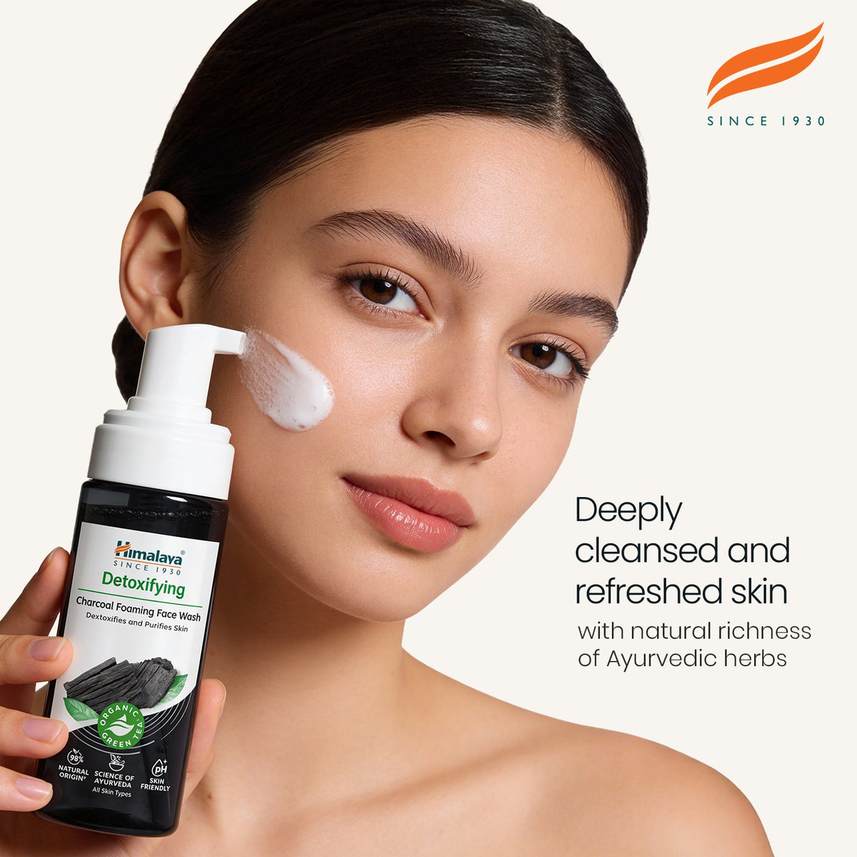 Himalaya Detoxifying Charcoal Foaming Face Wash - 150ml